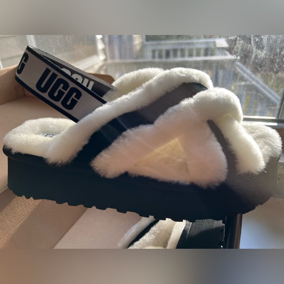 Ugg - Picture 3 of 4